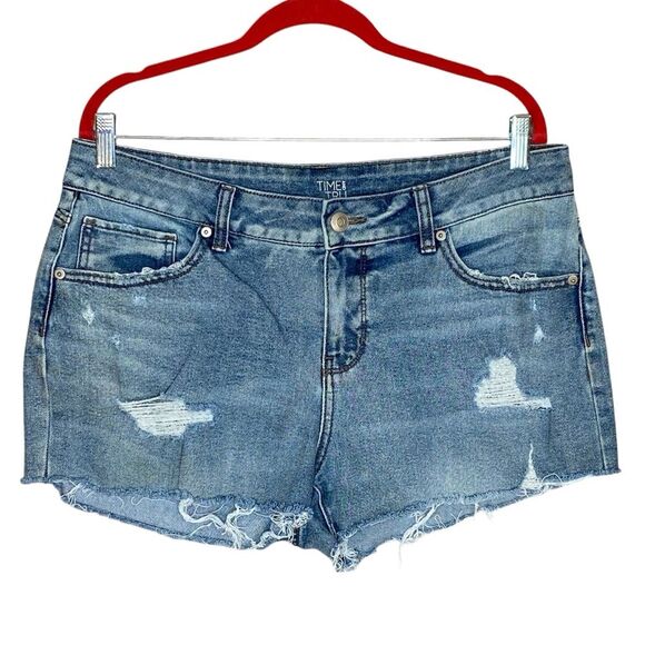 Time and Tru Distressed Denim Cutoffs Fringed Hem 5 Pocket Design Womens 16 - Picture 1 of 4